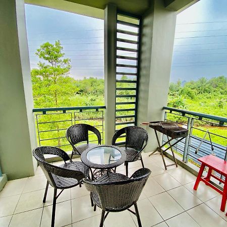 Faizal Madhi Homestay Кучінг Екстер'єр фото