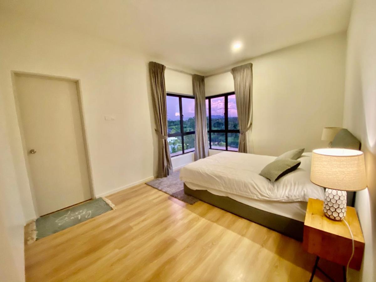 Faizal Madhi Homestay Кучінг Екстер'єр фото