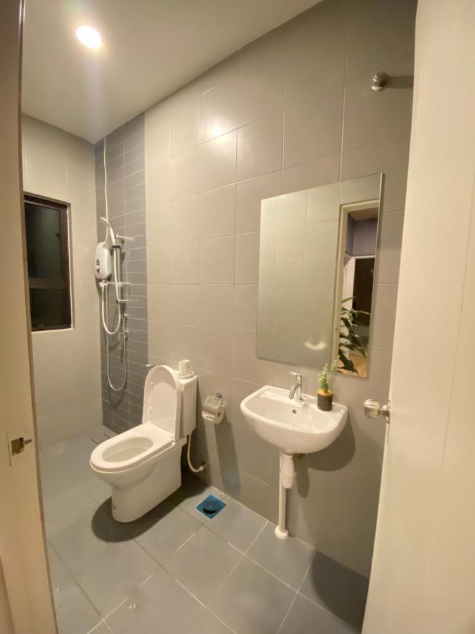 Faizal Madhi Homestay Кучінг Екстер'єр фото